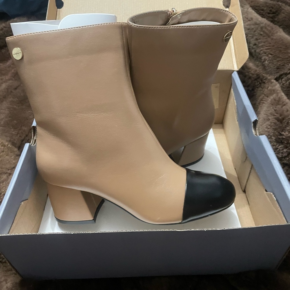 NWT Liz Claiborne Retro Style Tan and Black Ankle Booties Size 7 - Picture 13 of 15